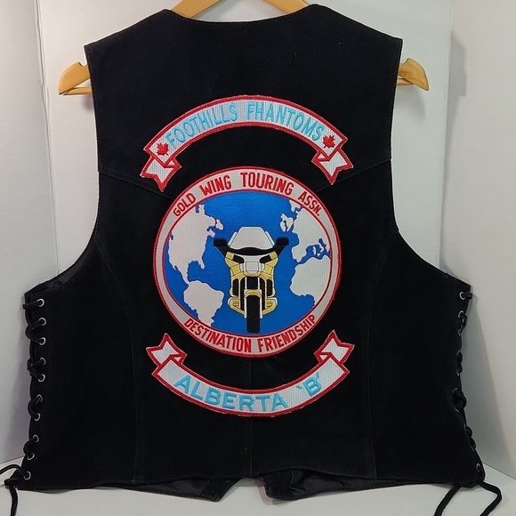 Vintage Other - VTG Gold Wing Touring Association Alberta Large Logo Black Suede Vest (Size 44)
